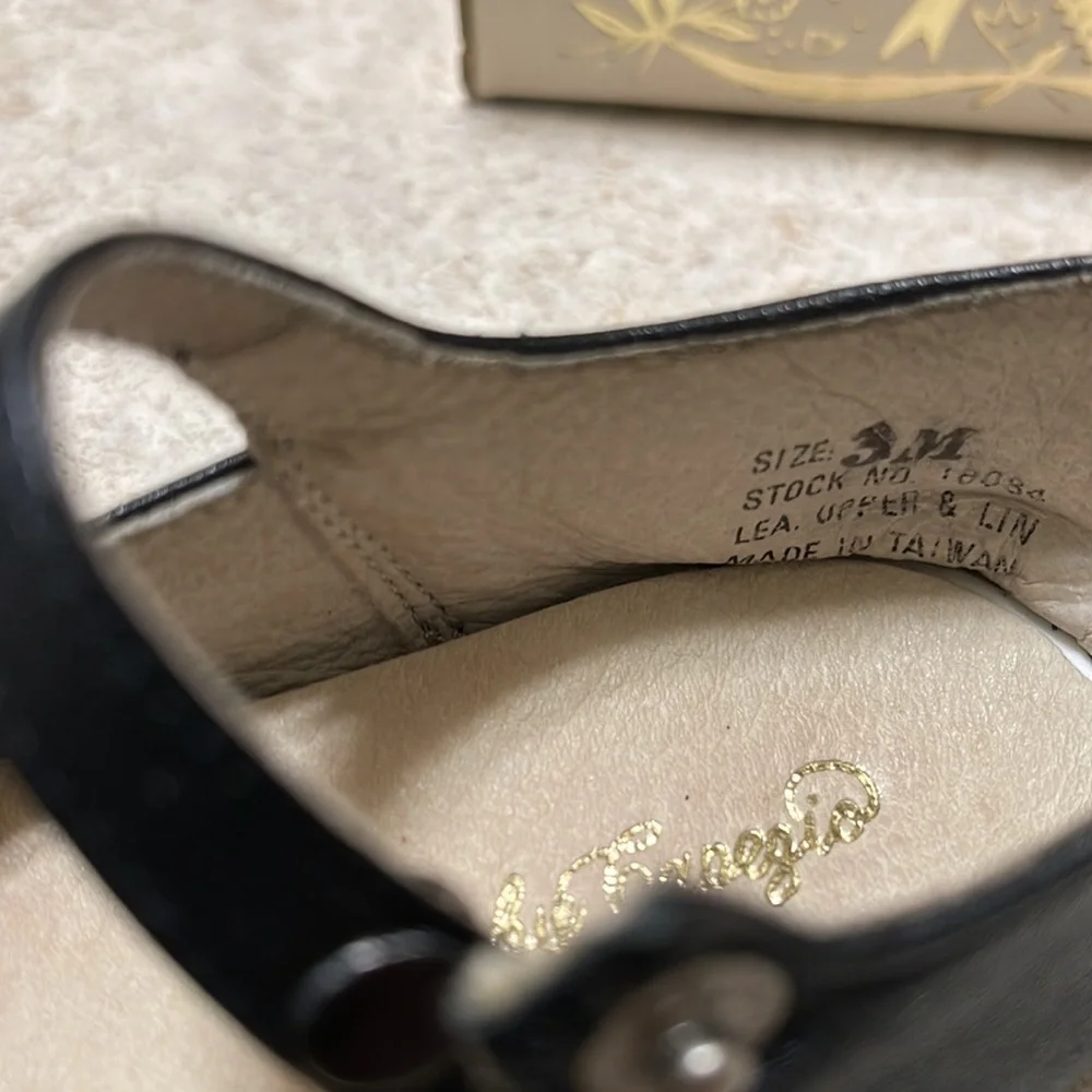 VINTAGE BABY CAPEZIO BLACK LEATHER MARY JANE CRIB SHOES IN BOX